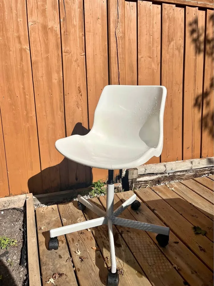 White Swivel Office Chair on Wheels thumbnail