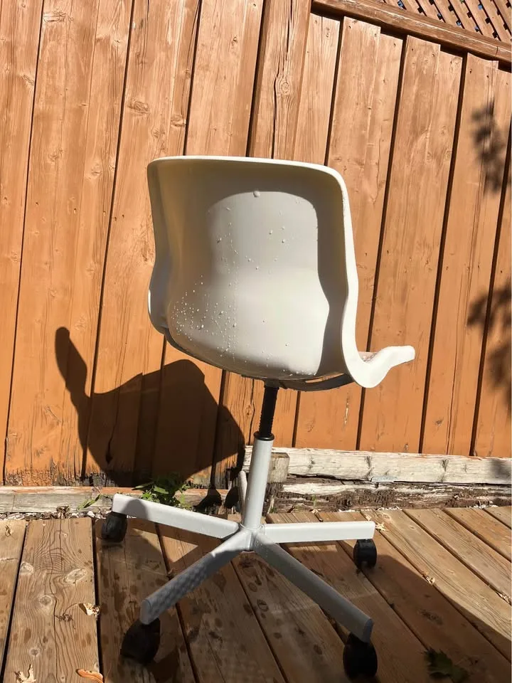 White Swivel Office Chair on Wheels image indicator(3)