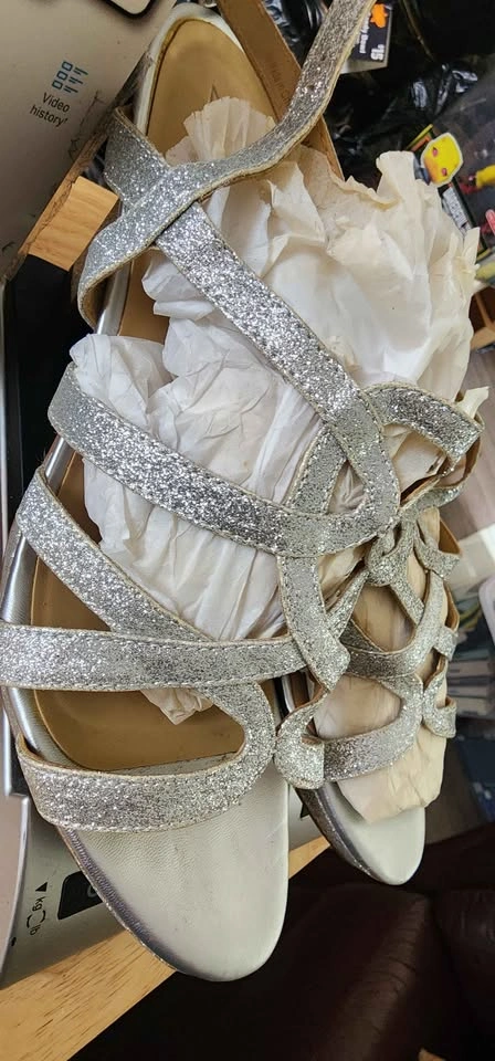 Naturalizer Silver Glitter Strappy Sandals - photo 3