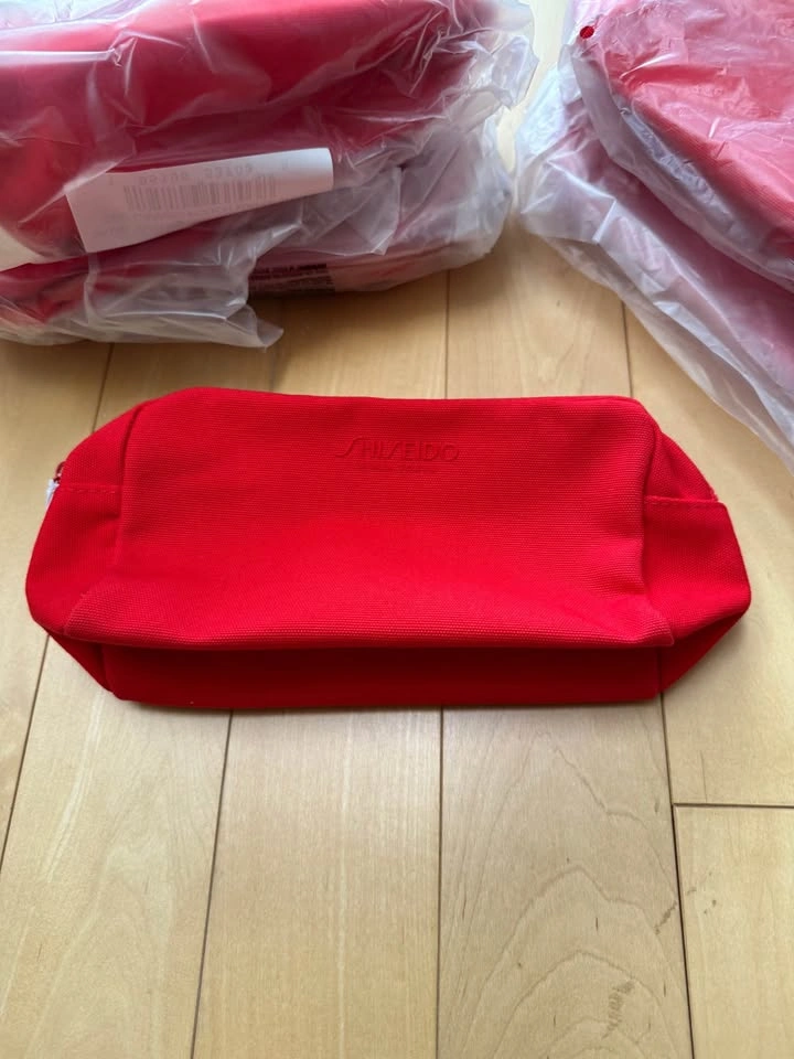 8 BRAND NEW Shiseido Makeup/Toiletry Bags - photo 2