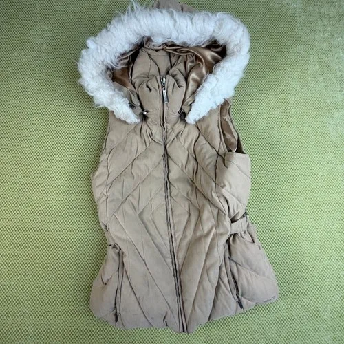 RW&CO Womens M Taupe Quilted Down Puffer Vest Faux Fur Hood