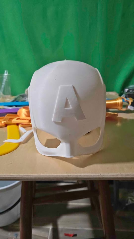 Classic Captain America helmet