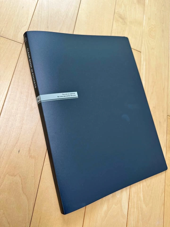 BRAND NEW Clear Pocket Booklet (20 Sheets)