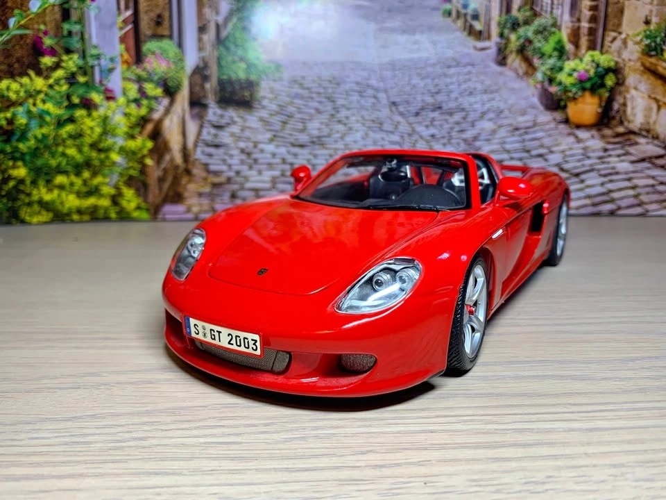 1:18 Brand New Porsche Carrera GT Diecast Model Car – Red