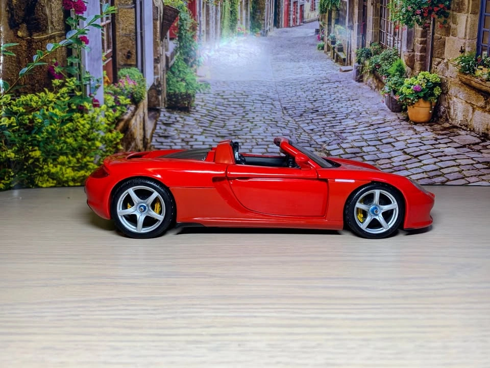 1:18 Brand New Porsche Carrera GT Diecast Model Car – Red - photo 3