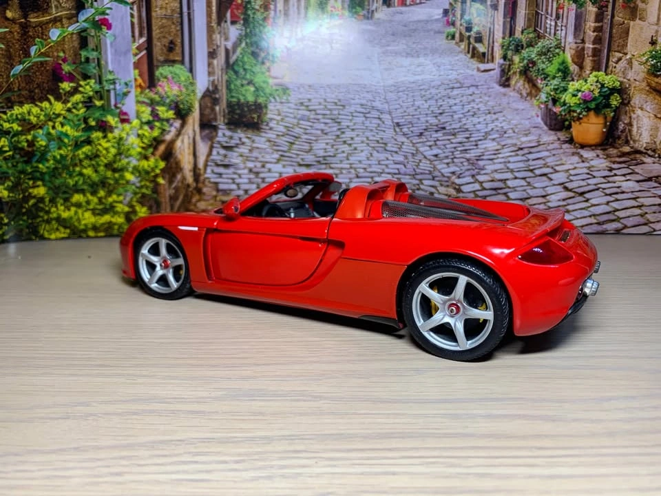 1:18 Brand New Porsche Carrera GT Diecast Model Car – Red - photo 5