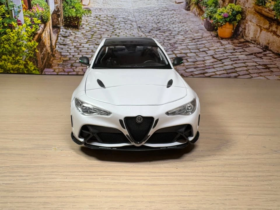 1:18 Brand New Alfa Romeo Giulia GTAm diecast Model - photo 2