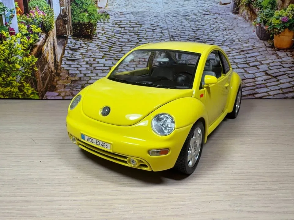 1:18 Made in Italy 1998 Volkswagen New Beetle Diecast Model - photo 2