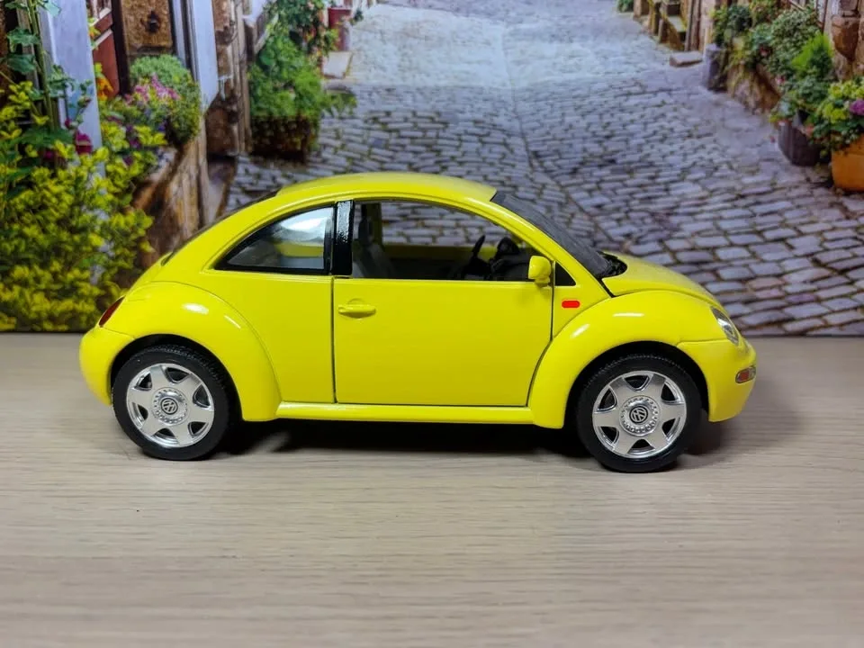 1:18 Made in Italy 1998 Volkswagen New Beetle Diecast Model - photo 4