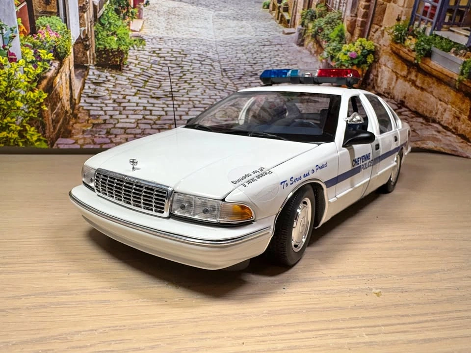 1:18 UT Models Chevrolet Caprice Police Car - Cheyenne