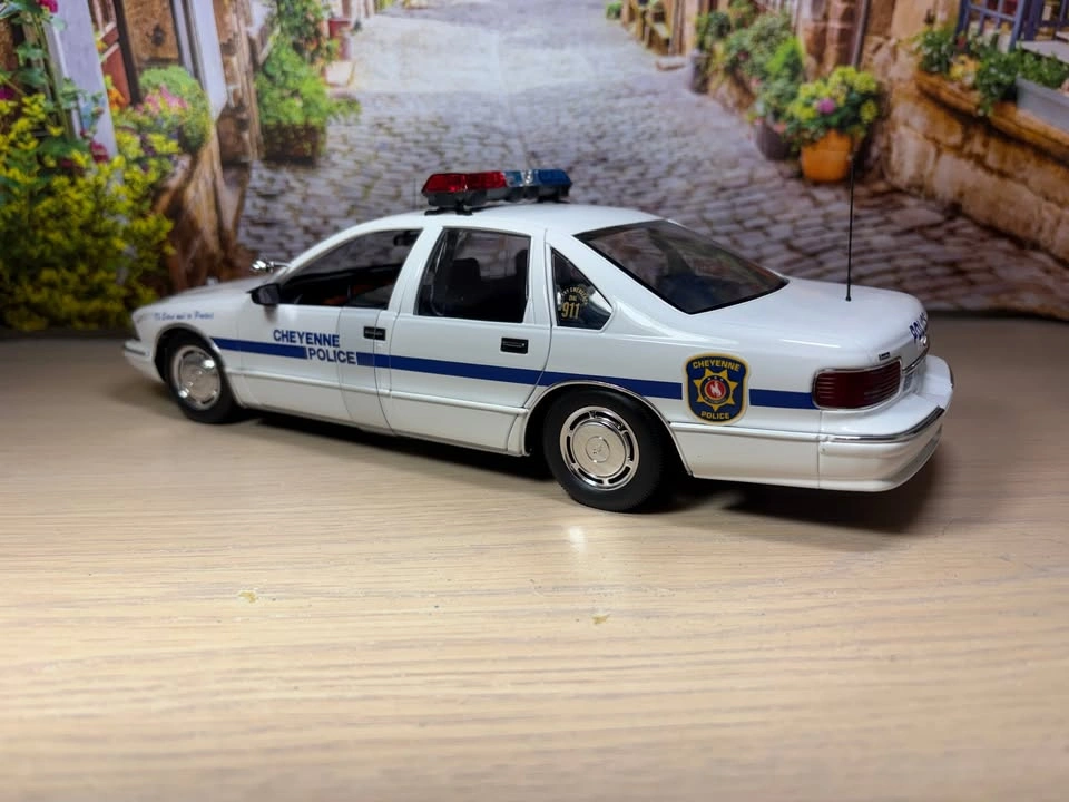 1:18 UT Models Chevrolet Caprice Police Car - Cheyenne - photo 5