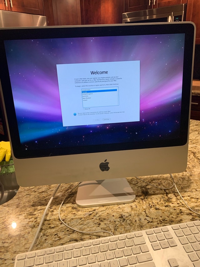 Apple iMac 20” – Original Keyboard, Mouse & Install Discs - photo 2