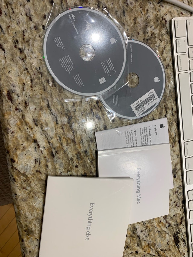 Apple iMac 20” – Original Keyboard, Mouse & Install Discs - photo 4