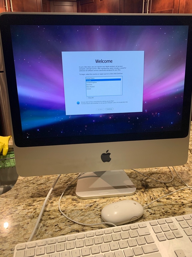 Apple iMac 20” – Original Keyboard, Mouse & Install Discs - photo 5