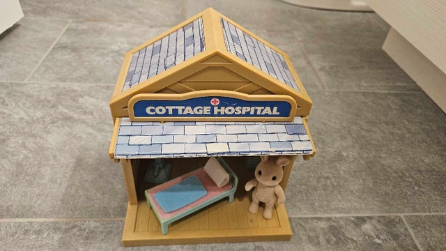 Sylvanian Families Cottage Hospital - photo 2