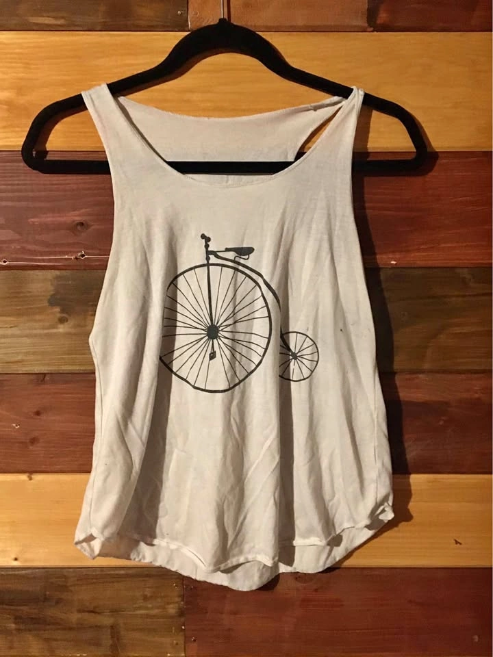 Women’s loose tank top