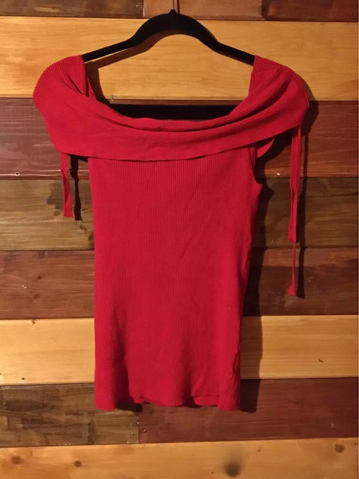 Le Chateau Red shirt