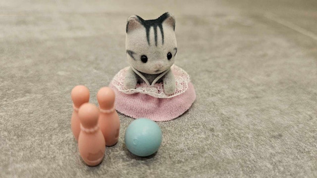 Sylvanian Families Baby Party Series – Grey Striped Cat