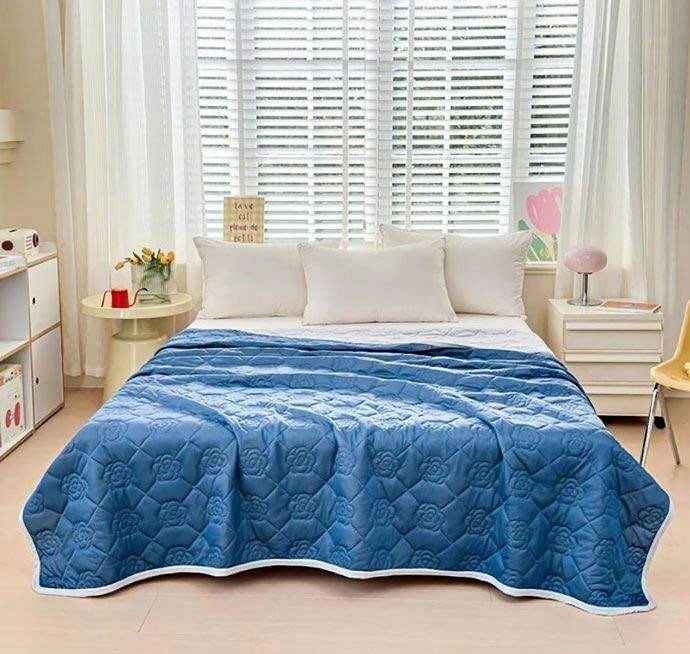 Water-Resistant Bedspread / Bedsheet for Pets, Kids & Toddlers