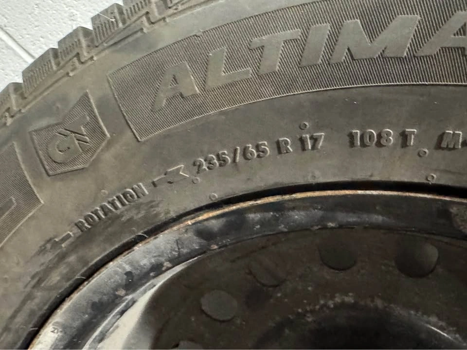Brand New 235/35 R17 M&S Winter Tire on Rim - One Only - photo 2