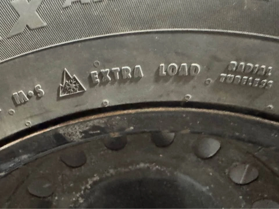 Brand New 235/35 R17 M&S Winter Tire on Rim - One Only - photo 3
