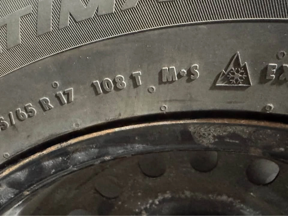 Brand New 235/35 R17 M&S Winter Tire on Rim - One Only - photo 4
