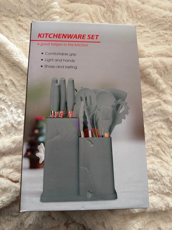 Kitchenware Set with Knives and Cutting Board - photo 2