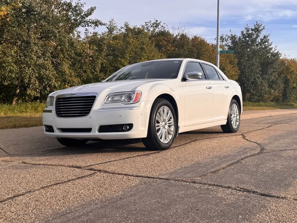 2013 Chrysler 300 - photo 2