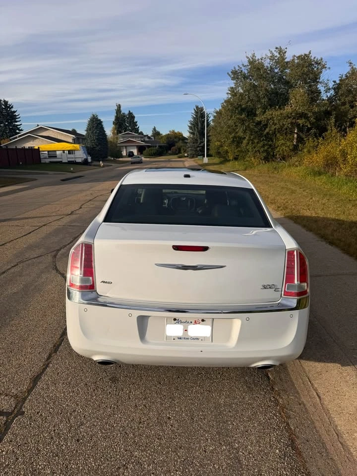 2013 Chrysler 300 - photo 3