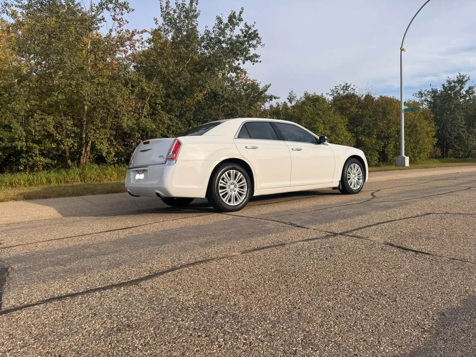 2013 Chrysler 300 - photo 5