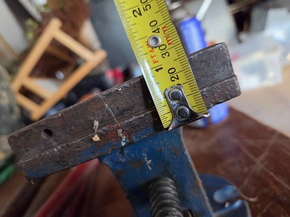 cast-iron bench vise with anvil - photo 4