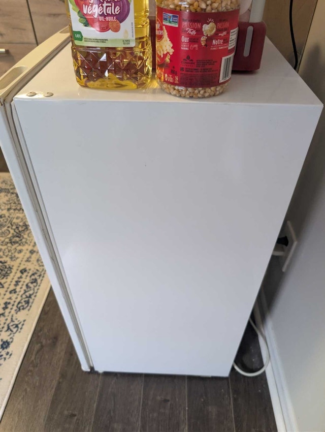 RCA Mini Fridge - photo 3