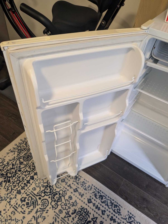 RCA Mini Fridge - photo 5