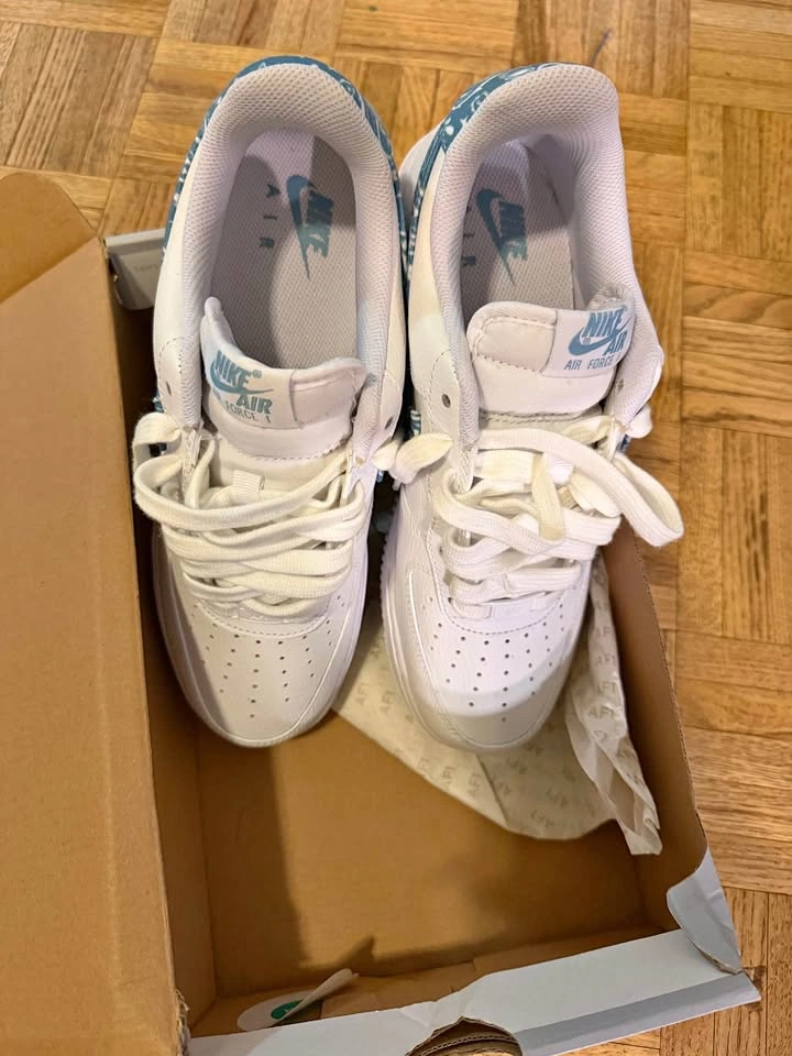 Women’s white and blue airforces