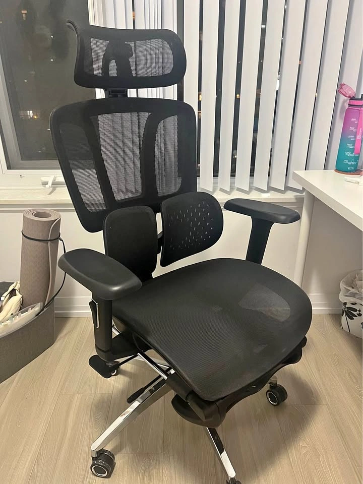 Ergonomic Mesh Office Chair with Headrest and Footrest