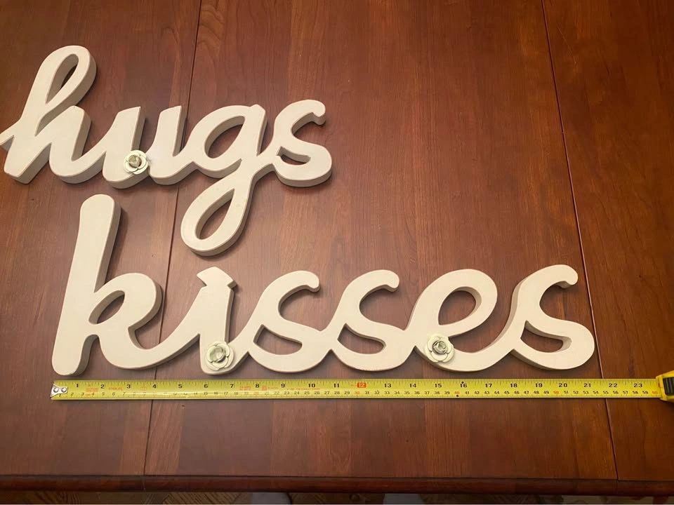 🤍 “Hugs & Kisses” Wall Décor – Beautiful Neutral Statement Piece - photo 2