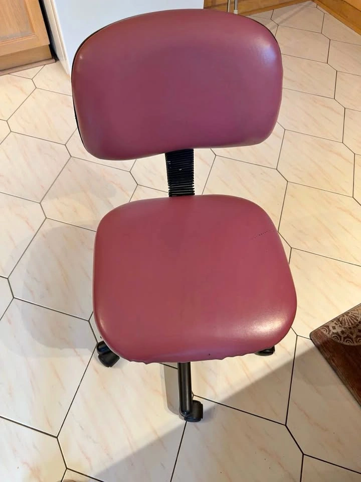 Office Task Chair – Adjustable Height – Good Condition