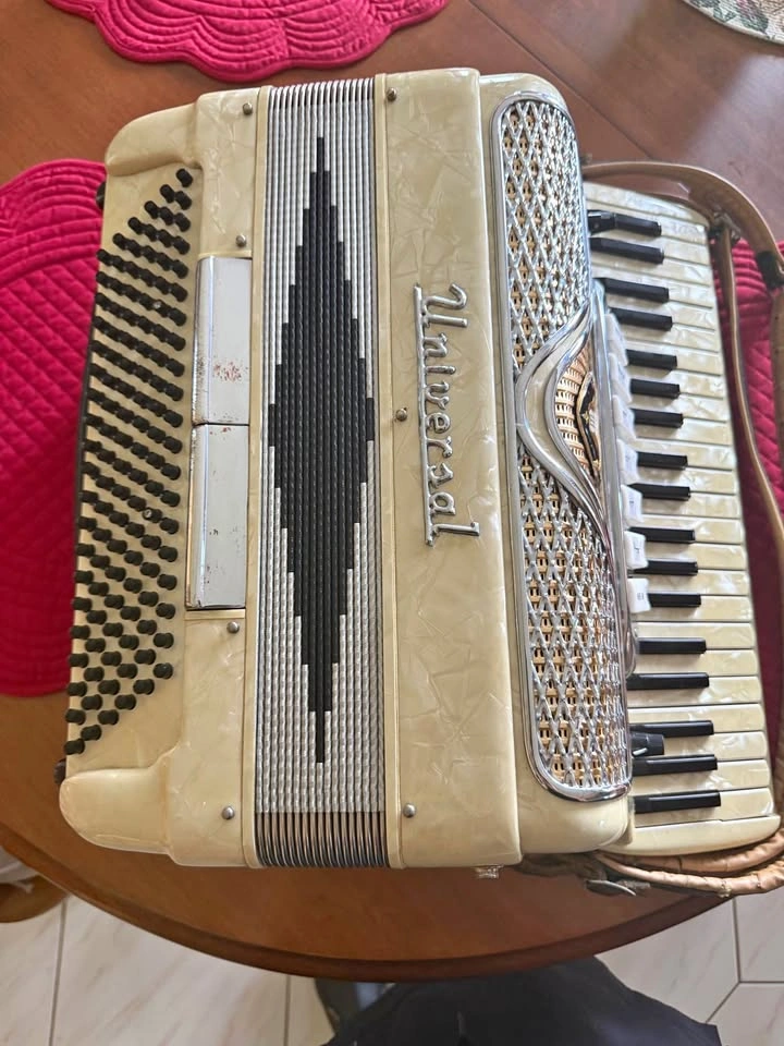 Early 1960s Universal Italian Accordion + Original Case