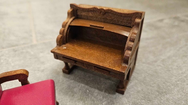 Sylvanian Families Writing Desk and Chair - photo 2