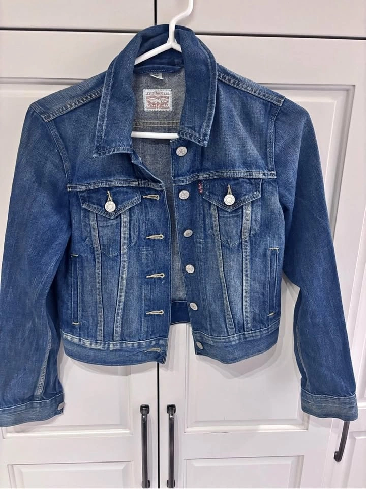 Levi's Women's Blue Denim Jacket - Classic Trucker Style xs