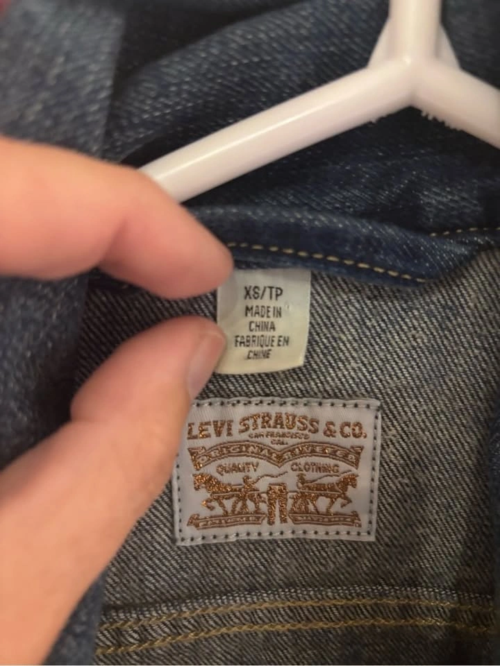 Levi's Women's Blue Denim Jacket - Classic Trucker Style xs - photo 4