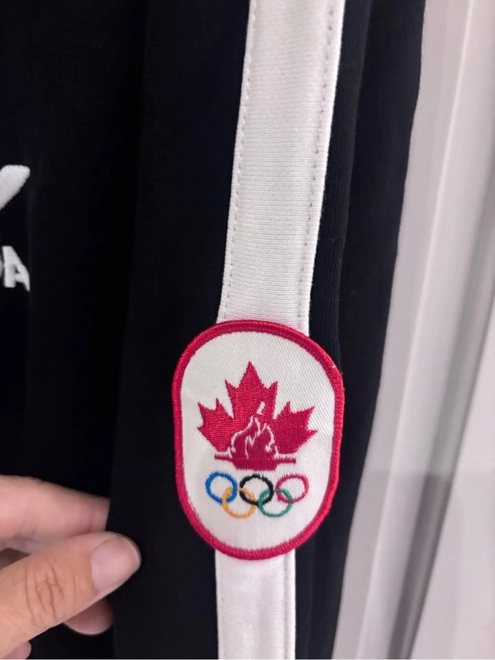 Team Canada Olympic Hudson’s Bay Track Jacket Men’s Large - photo 4