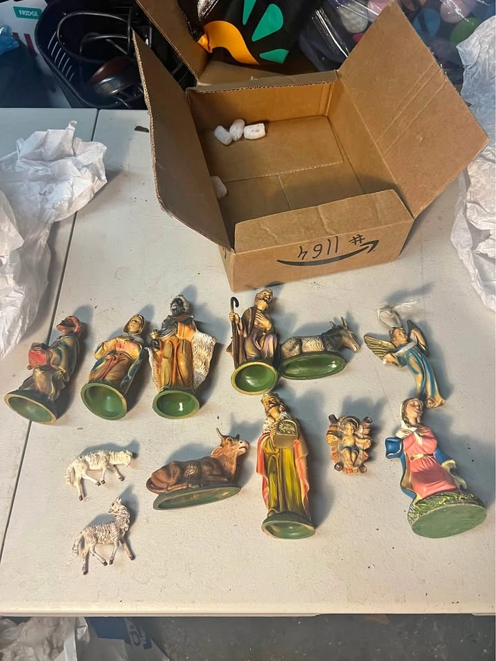 Vintage Fontanini 11-Piece Nativity Set Made in Italy