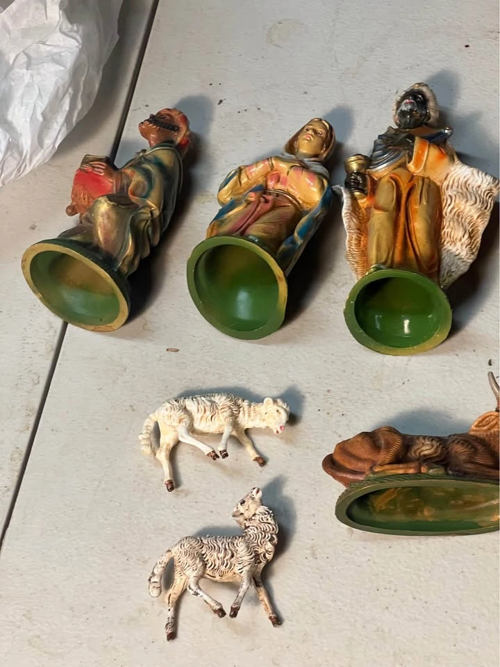 Vintage Fontanini 11-Piece Nativity Set Made in Italy - photo 3