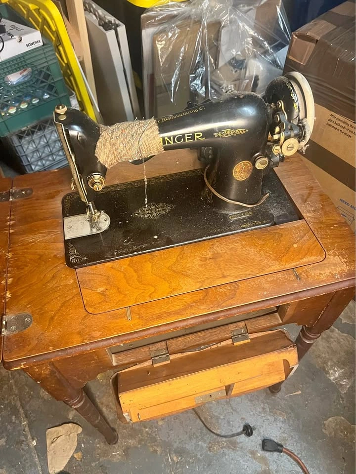 Vintage Singer Sewing Machine with Wooden Cabinet for parts