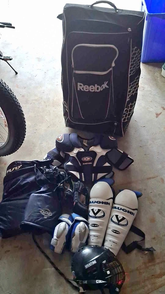 Boys Hockey Pads (Helmet, Shin Shoulder Elbow Pants Gloves)