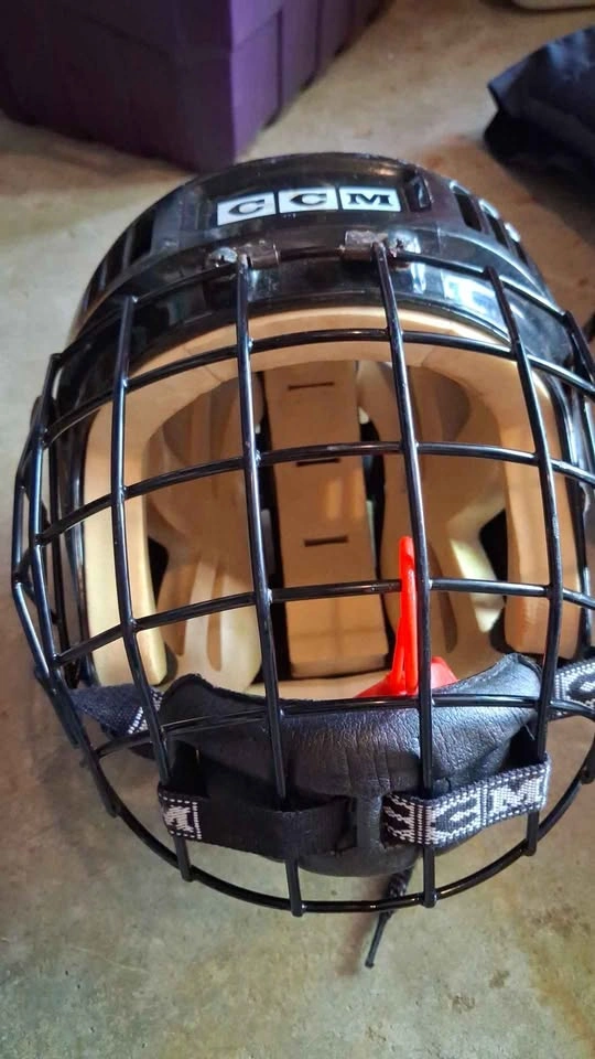 Boys Hockey Pads (Helmet, Shin Shoulder Elbow Pants Gloves) - photo 3