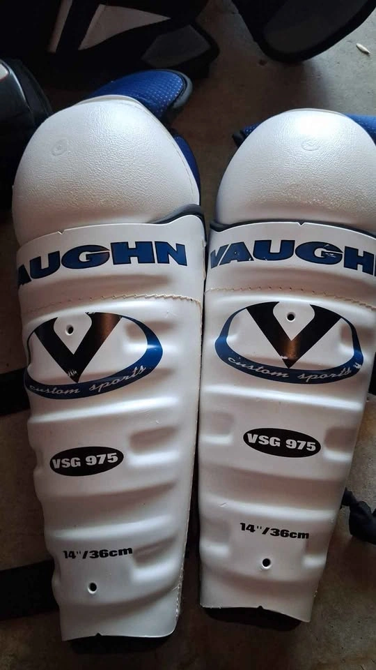 Boys Hockey Pads (Helmet, Shin Shoulder Elbow Pants Gloves) - photo 4