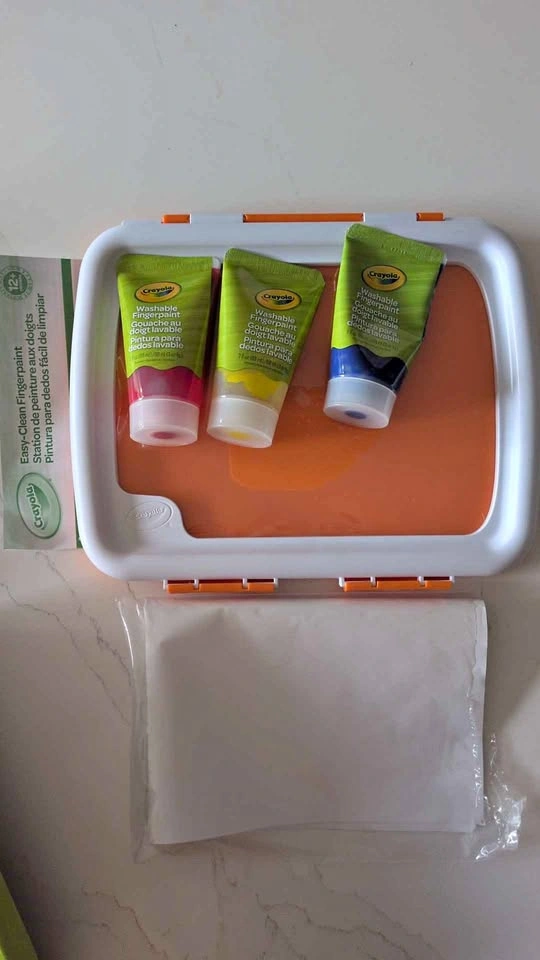 Crayola Easy-Clean Fingerpaint Station