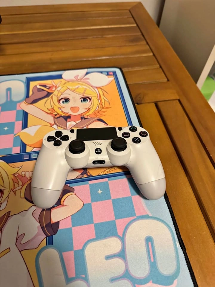 Original Sony PS4 DualShock 4 White Controller